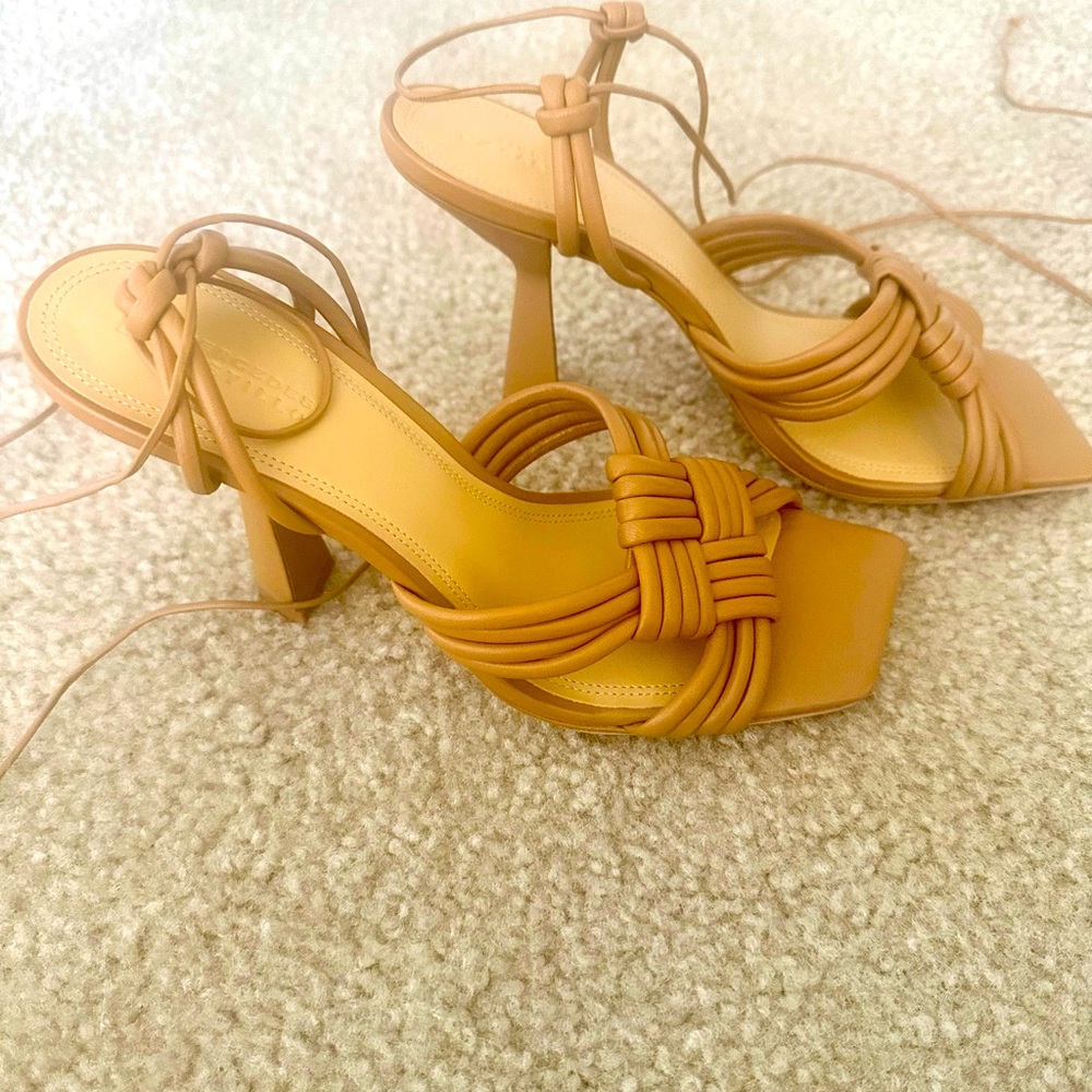New Mercedes Castillo Sandals -Tan-Size 8